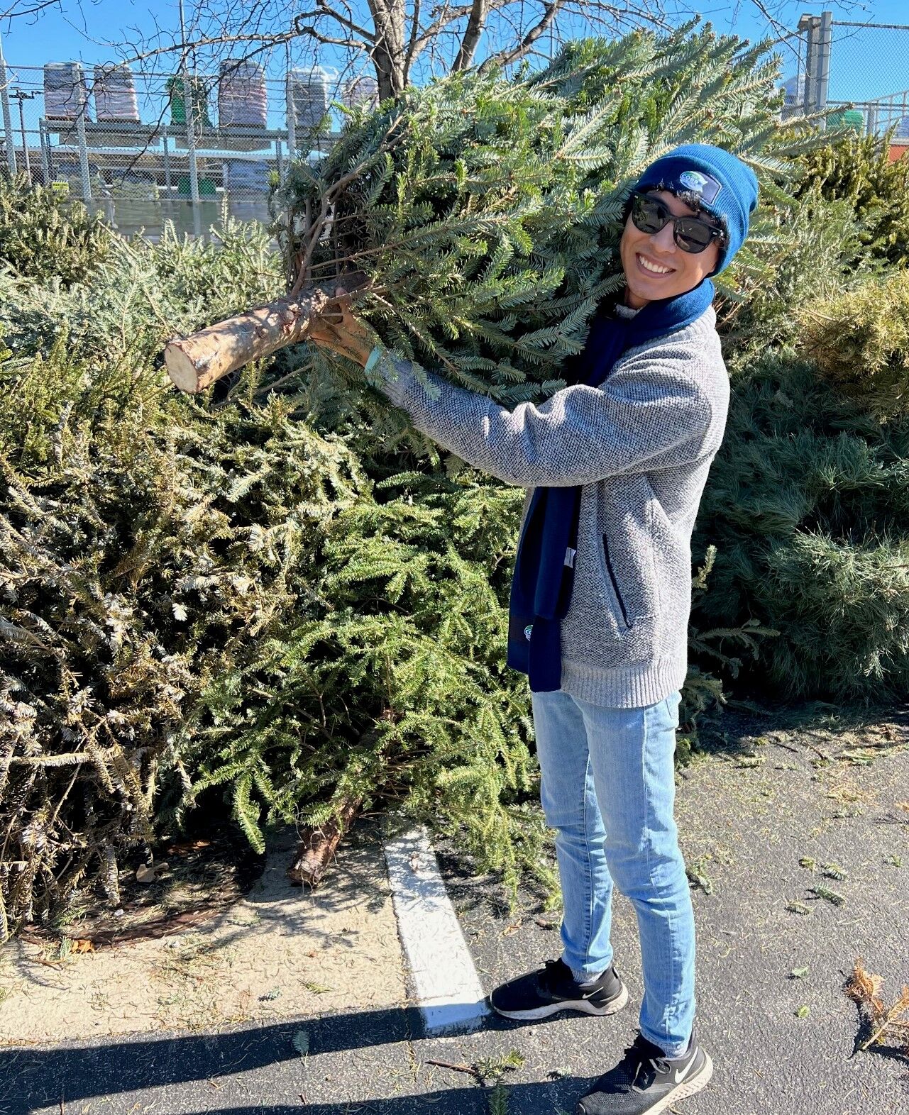 011222_MDJ_ActsofKindnessPart8_BringOneForTheChipper2022EastWestConnectorHomeDepotVolunteerDiego.jpg